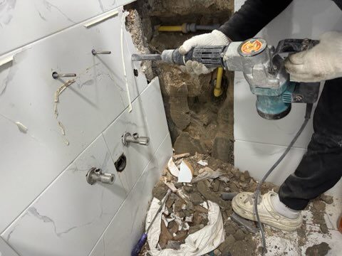 욕실 벽 타일 해체 후 배관 보수 공사일지